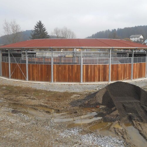 Ground-Standing Horse Walker with partial roof, 18m, 6 Horses, Heimo Kendelbacher, Austria